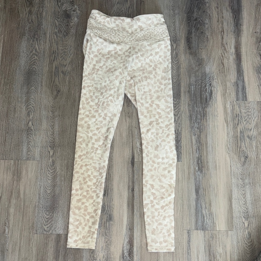 CALIA by Carrie Underwood Cream Leaf Pattern Leggings